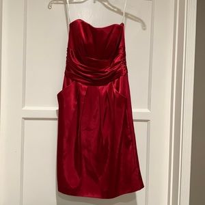 Strapless red dress with pockets
